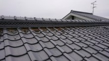 すべての既存面戸漆喰を剥がしていきます。