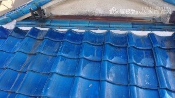 壁際ノシ瓦の面戸漆喰も塗り替えました。