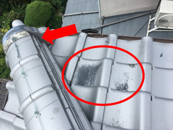 いぶし瓦の黒ずみの写真