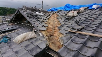 銅板の谷板金を撤去