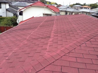 シングル材が葺かれています。