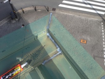 念のためコーナー部分もコーキング