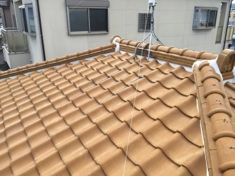 和型釉薬瓦の寄棟屋根