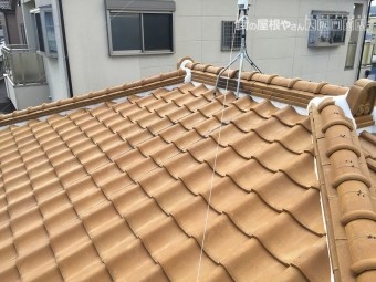 和型釉薬瓦の寄棟屋根