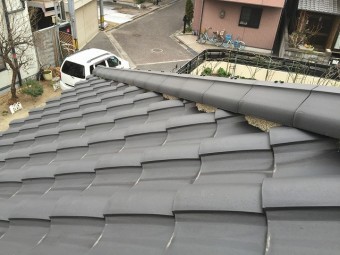 棟の面戸漆喰がセメント