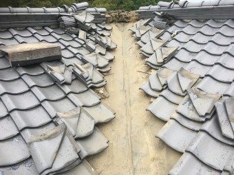 谷際瓦下屋根土処分