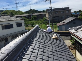 暑いなか職人さんも頑張ってます。