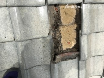 原因究明のため平瓦一部解体