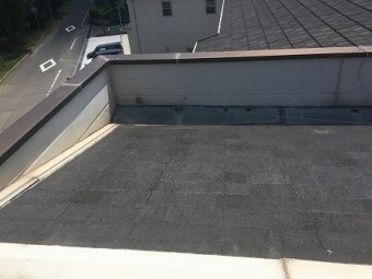 ここまで色が褪せると塗替え等が必要になります。