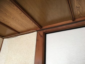柱のシミ