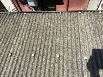 劣化した波板