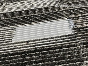 割れた部分のスレートを補修