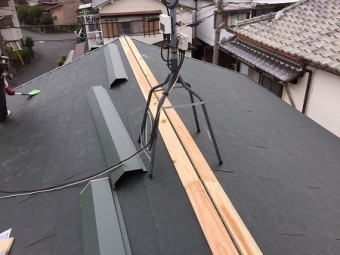 棟ヌキ板
