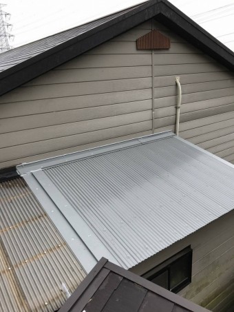 雨押板金、ケラバ板金を取り付けて完成です。