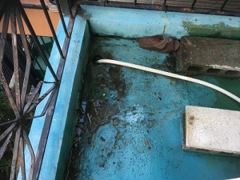 ドレンが詰り流れない