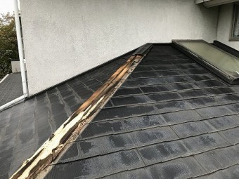 完全に棟包板金がなくなっています。