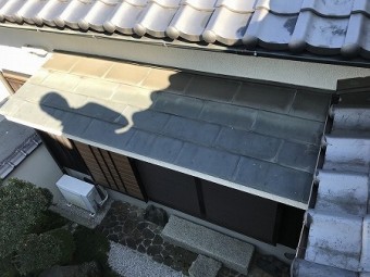 反対側にも庇がありますので、こちらもカバーします。