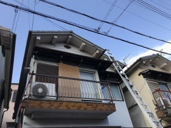 ハシゴをかけて2Fに上がります。