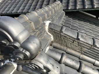 降棟部分から雨漏りです。