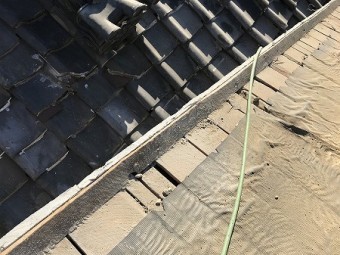 ケラバ部のモルタルをカットしたところです。