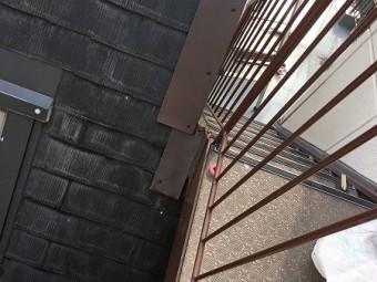 階段横の取り合い部にもカバーします。