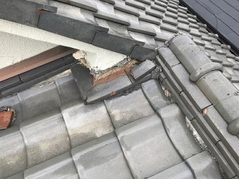転がっていたノシ瓦はここから崩れたものです。