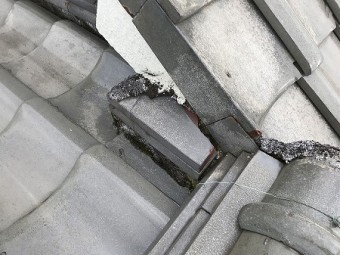 棟違い部のノシ瓦です。