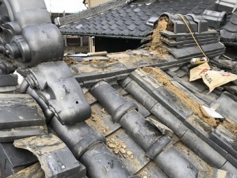 台のし瓦を積み直していきます。