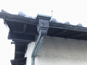 集水器などにも穴が開いています。