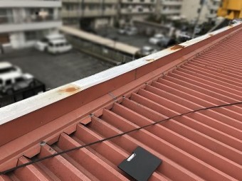 茨木市テナント折半屋根 笠木部錆