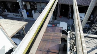 アルミ製の庇は樋一体型