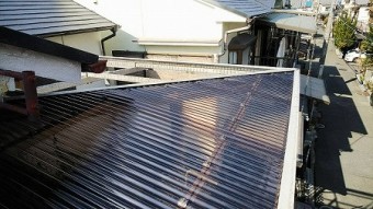 斜めの部分もカットして貼って行きます。
