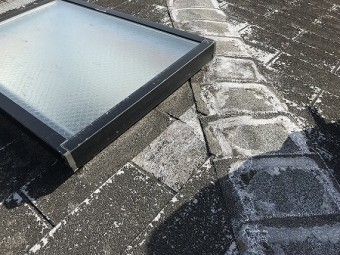 雨漏りを起こしている天窓部分です。
