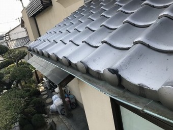 軒樋を見ましても、穴などはないようです。