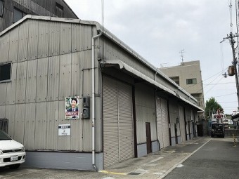 全長33mの長い倉庫です。