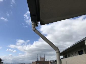 マンションの樋です。