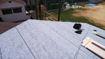 全体に粘着ルーフィングを貼りました。