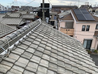 和形釉薬瓦で、大きなずれはありません。
