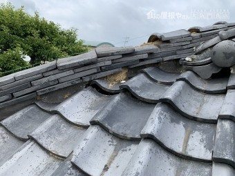 隅棟が崩壊しています。