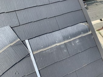 特殊工具で釘を抜き割れたカラーベストを抜きます。