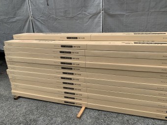 アイジールーフのスーパーガルテクトで葺上ます。