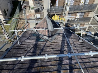3F建てのフルベスト20が葺かれています。