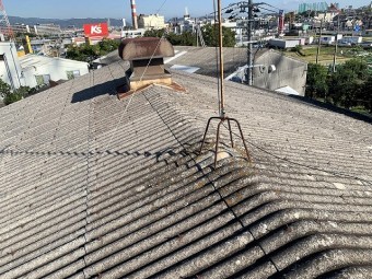 波型スレート屋根です。