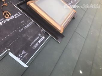 トップライト廻りも板金を加工して雨仕舞します。