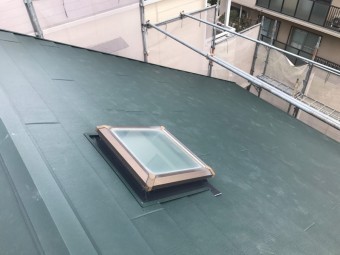 スーパーガルテクト葺上工事が完了しました。