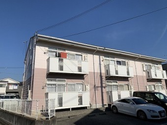 よくある2階建てのハイツです。
