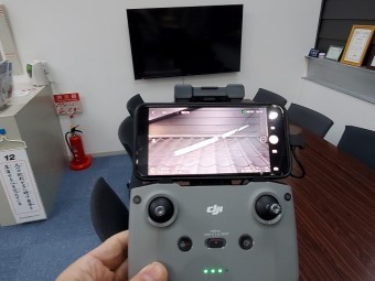 モニターはIphoneを使用します。