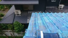 袖瓦を葺き直して、ビスで補強して完成です。