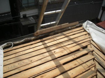 既存屋根瓦解体後
