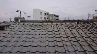 棟瓦の補修、面戸漆喰工事も完了しました。